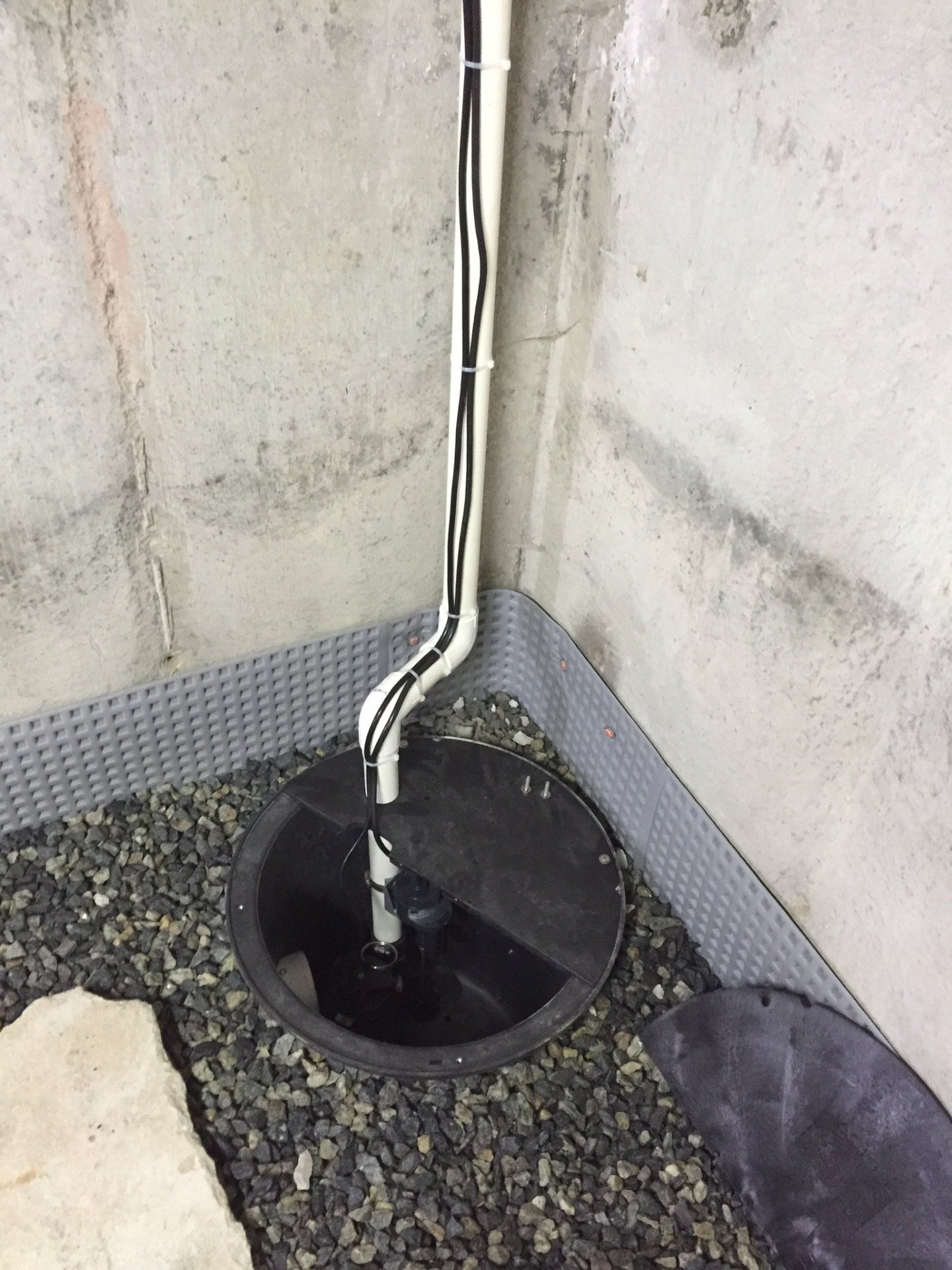 SafeStep sump pump installation with dimpled membrane and battery backup